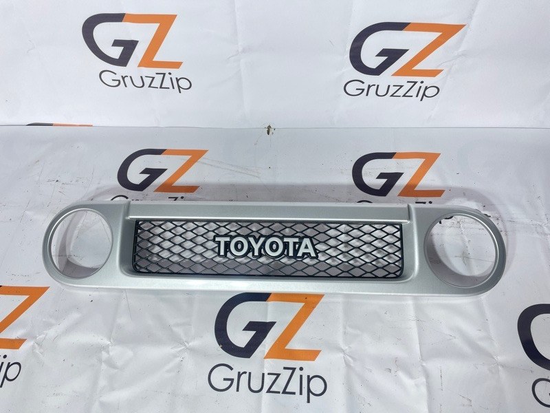 Решетка радиатора Toyota FJ Cruiser GSJ15W 1GR-FE 2011 (б/у)