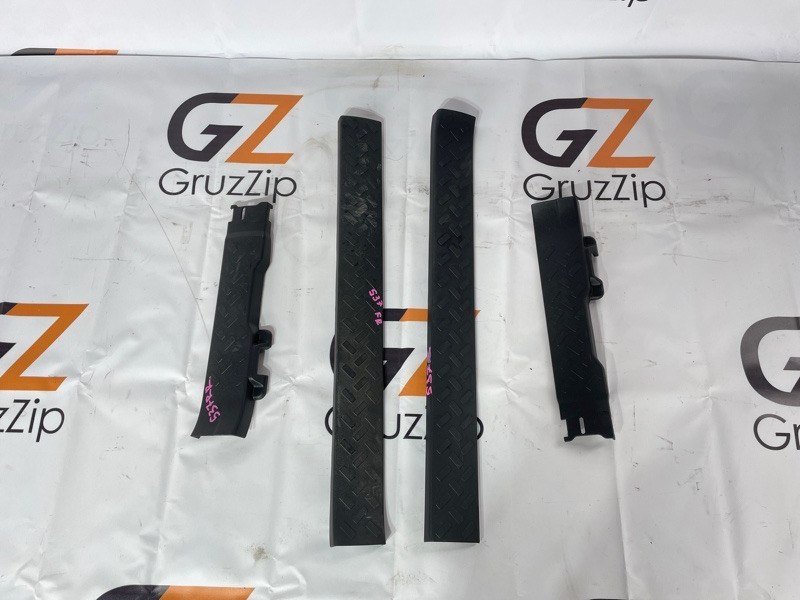 Порожек пластиковый Toyota FJ Cruiser GSJ15W 1GR-FE 2011 (б/у)