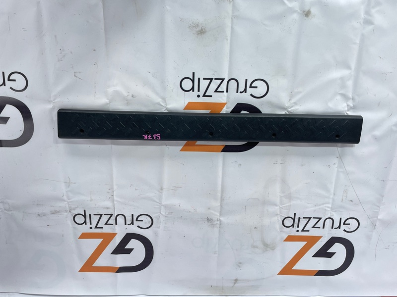 Накладка на порог багажника Toyota FJ Cruiser GSJ15W 1GR-FE 2011 (б/у)