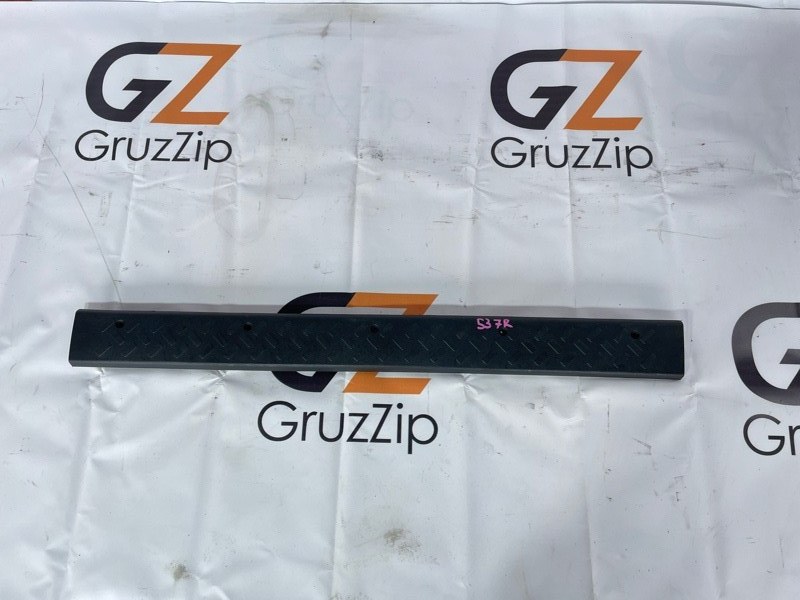 Накладка на порог багажника Toyota FJ Cruiser GSJ15W 1GR-FE 2011 (б/у)