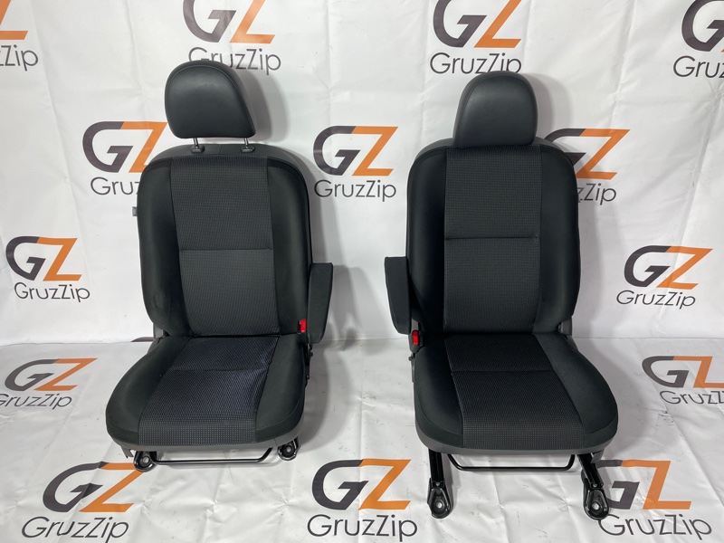 Сидение Toyota FJ Cruiser GSJ15W 1GR-FE 2011 переднее (б/у)