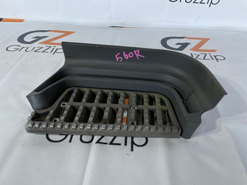 Подножка Isuzu Giga CYL51 6WF1 2004 правая (б/у)
