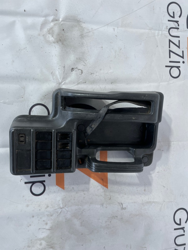 Бардачок Isuzu Forward FRR33 6HH1 1999 (б/у)