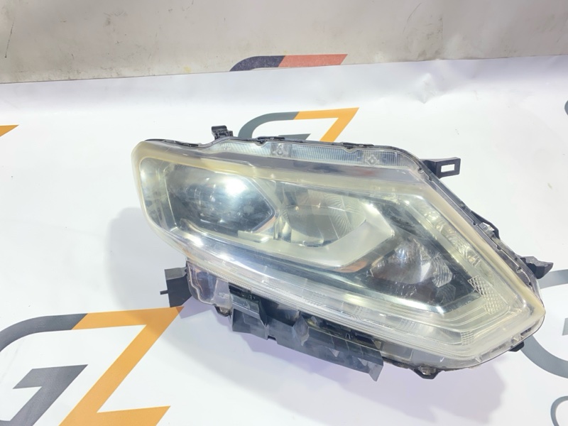 Фара Nissan X-Trail NT32 MR20 2015 правая (б/у)