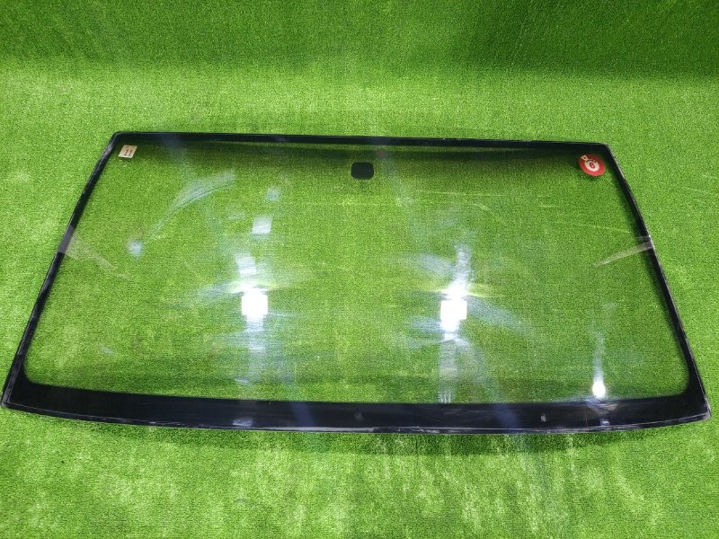 Стекло лобовое Toyota Land Cruiser Cygnus UZJ100W 2UZ-FE 2000 (б/у)
