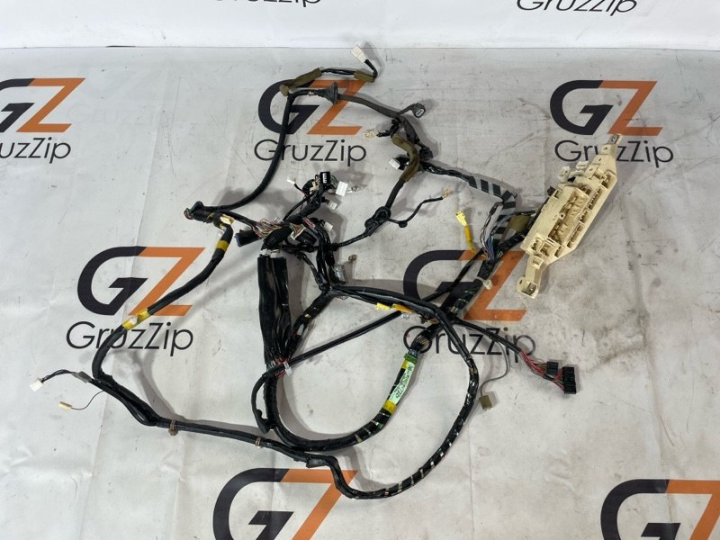 Коса кабины Toyota Land Cruiser Cygnus UZJ100W 2UZ-FE 2002 правая (б/у)