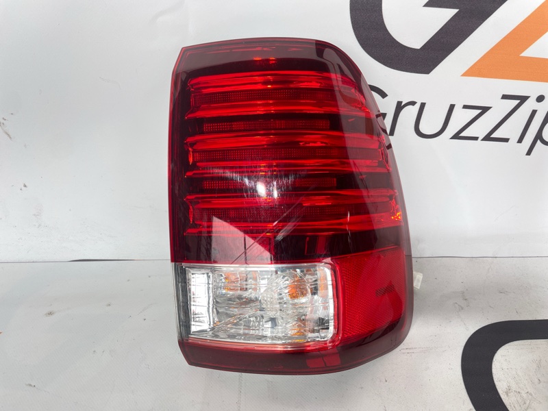 Стоп-сигнал Toyota Land Cruiser Cygnus UZJ100W 2UZ-FE 2002 задний правый (б/у)
