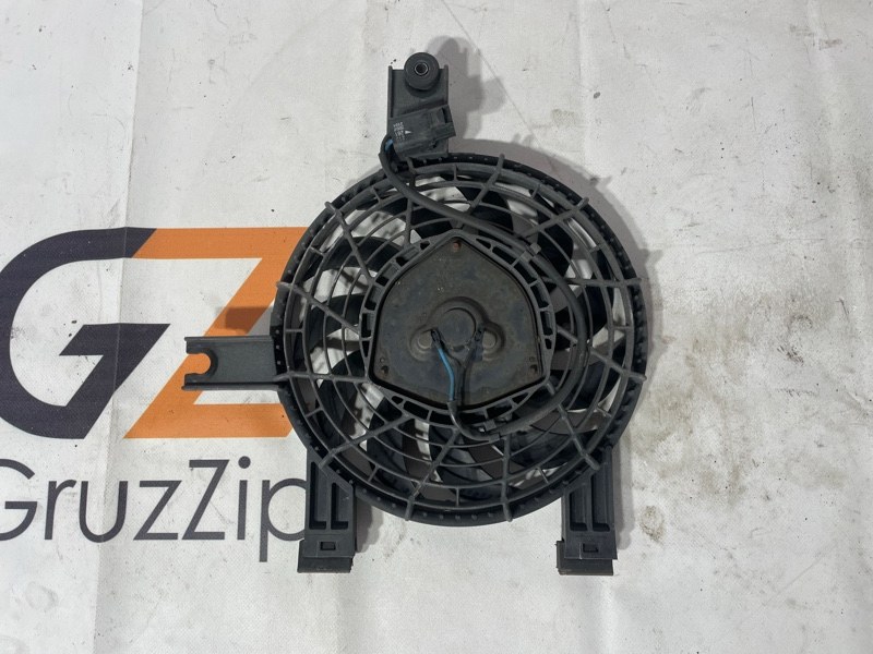 Вентилятор охлаждения радиатора кондиционера Toyota Land Cruiser Cygnus UZJ100W 2UZ-FE 2002 (б/у)
