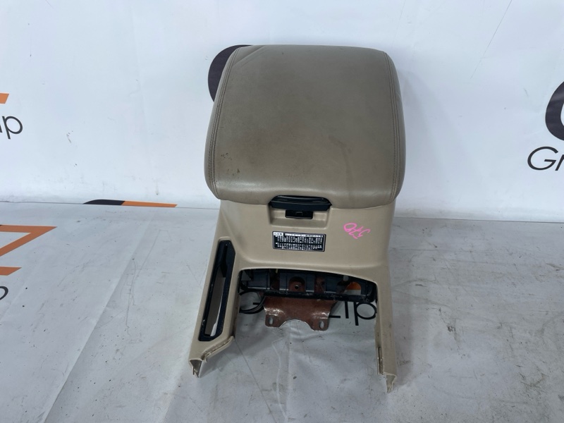 Бардачок между сидений Toyota Land Cruiser UZJ100W 2UZ-FE 2004 (б/у)