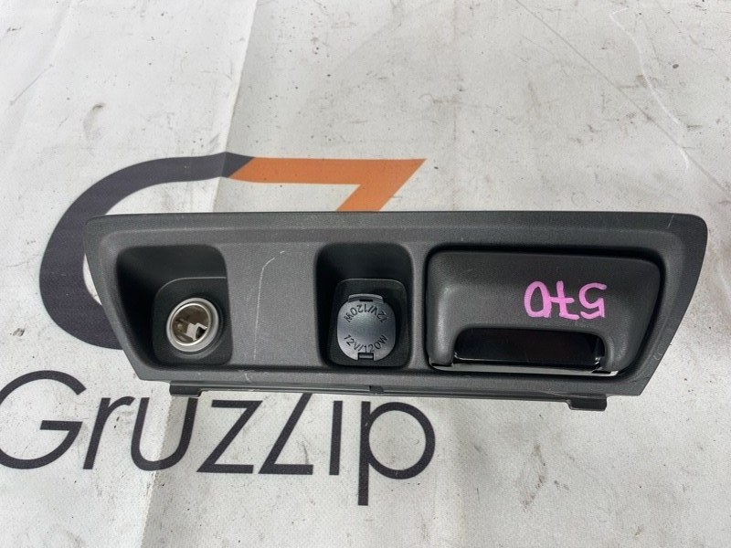 Пепельница Toyota Land Cruiser UZJ100W 2UZ-FE 2004 (б/у)
