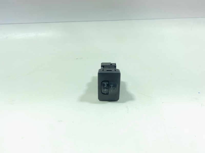 Кнопка регулировки фар Toyota Land Cruiser UZJ200W 2UZ-FE 2008 (б/у)