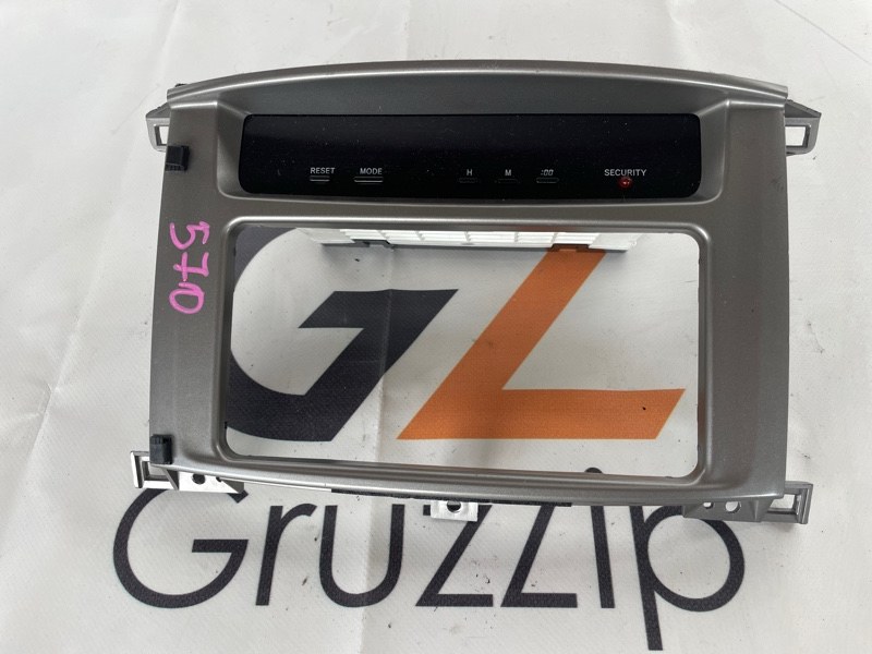 Консоль под магнитолу Toyota Land Cruiser UZJ100W 2UZ-FE 2004 (б/у)