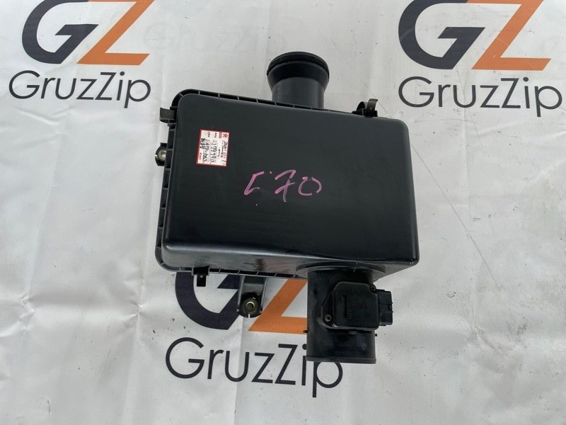 Корпус воздушного фильтра Toyota Land Cruiser UZJ100W 2UZ-FE 2004 (б/у)