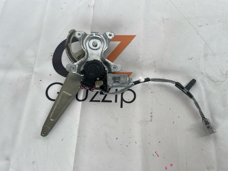 Мотор стеклоподъемника Toyota Land Cruiser UZJ100W 2UZ-FE 2004 задний правый (б/у)