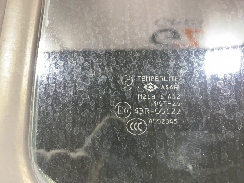 Стекло боковое Isuzu Giga CYJ51W5 6WF1 2004 левое (б/у)