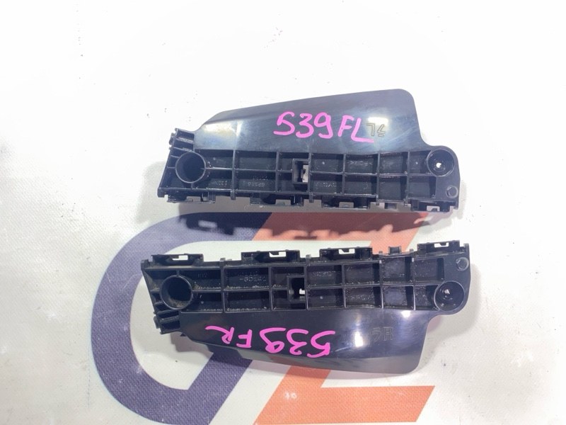 Крепление бампера Toyota Land Cruiser UZJ200W 2UZ-FE 2008 переднее (б/у)