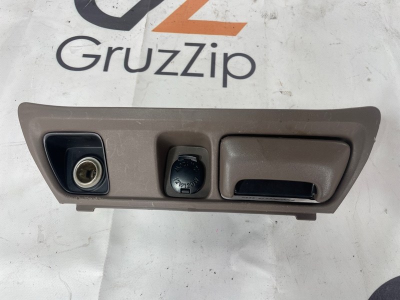 Пепельница Toyota Land Cruiser Cygnus UZJ100W 2UZ-FE 2001 передняя (б/у)