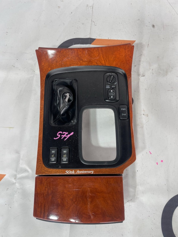 Консоль АКПП Toyota Land Cruiser Cygnus UZJ100W 2UZ-FE 2001 (б/у)