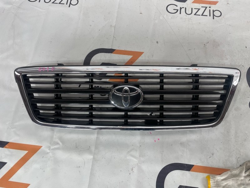 Решетка радиатора Toyota Land Cruiser Cygnus UZJ100W 2UZ-FE 2001 (б/у)