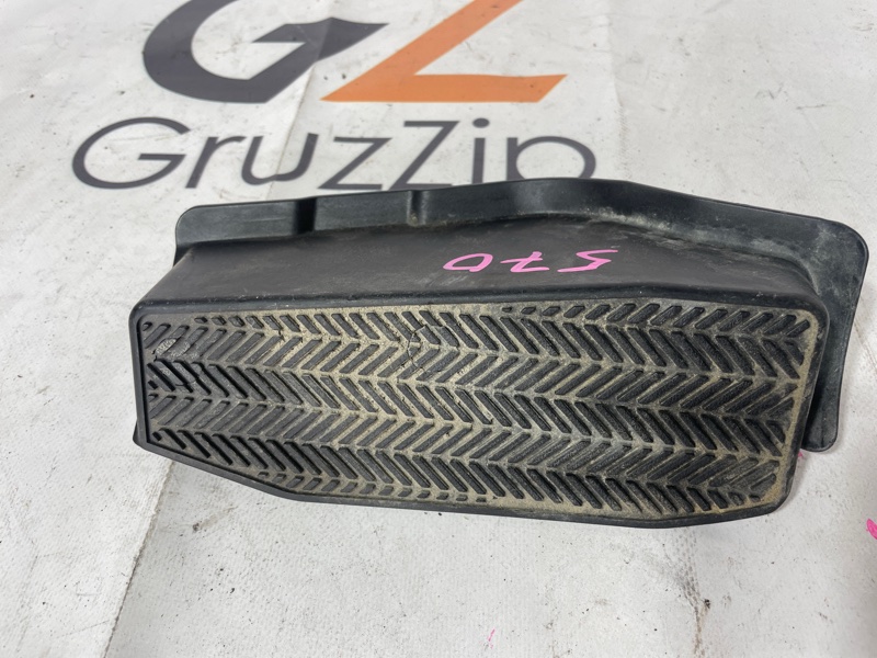 Подставка под ногу Toyota Land Cruiser UZJ100W 2UZ-FE 2004 (б/у)