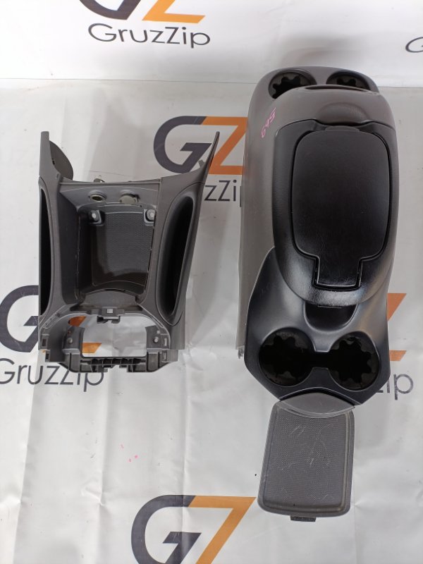 Консоль между сидений Toyota Tundra UCK40 2UZ-FE 2003 (б/у)