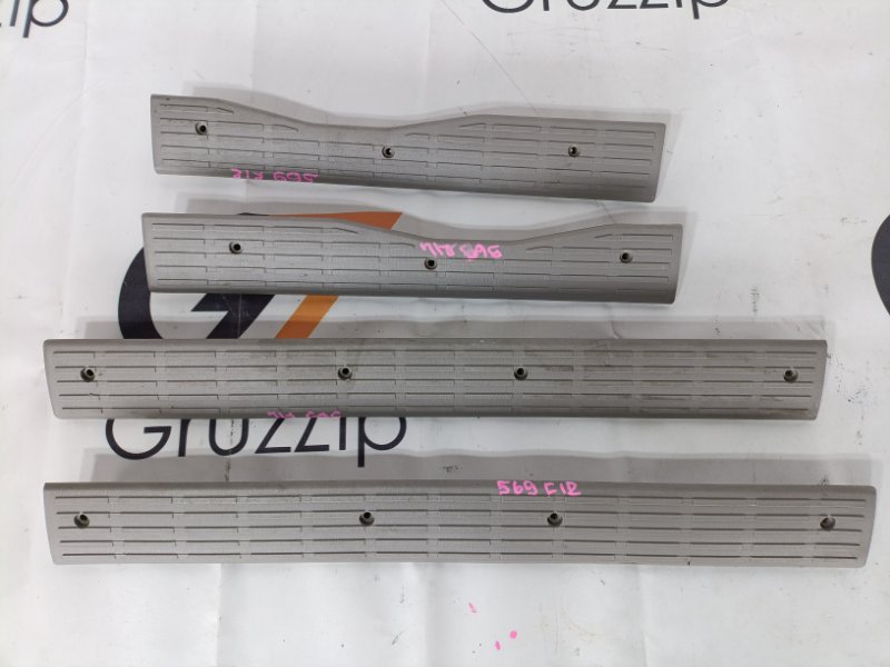 Накладка на порог Toyota Tundra UCK40 2UZ-FE 2003 (б/у)