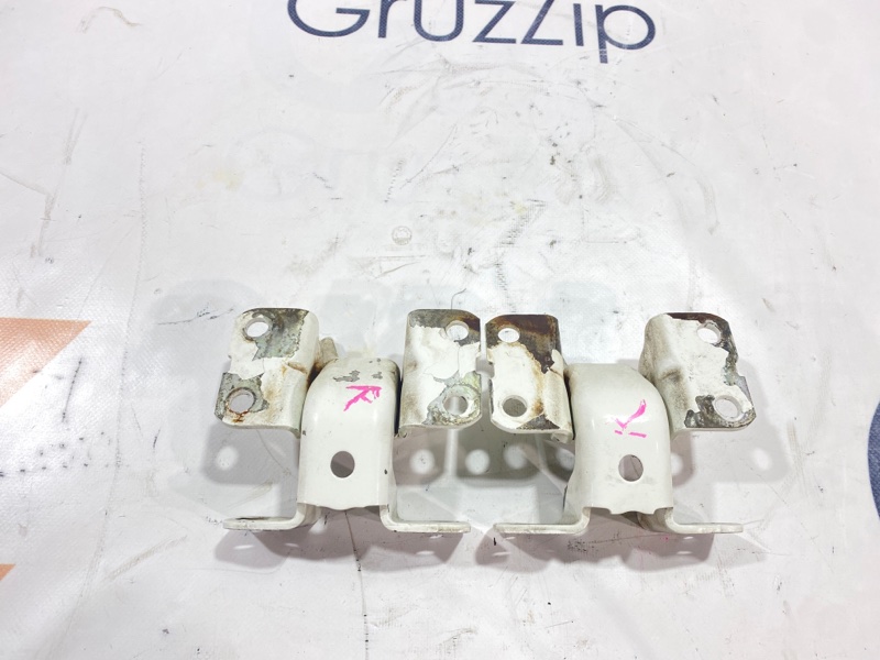 Петля двери Isuzu Forward FRR90 4HK1 2012 правая (б/у)