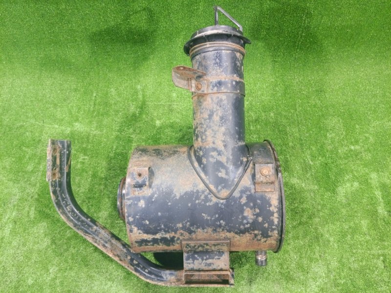 Корпус воздушного фильтра Nissan Diesel Condor MK122B FD46T 2002 (б/у)