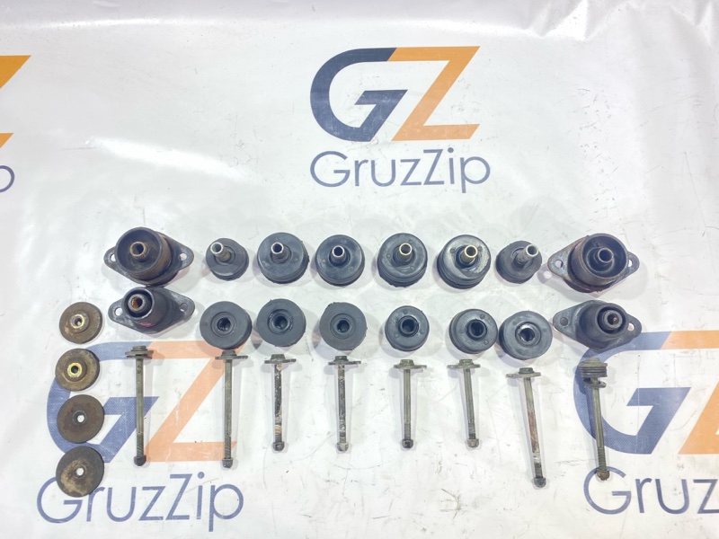 Подушка кузова Toyota Land Cruiser Cygnus UZJ100W 2UZ-FE 1999 (б/у)