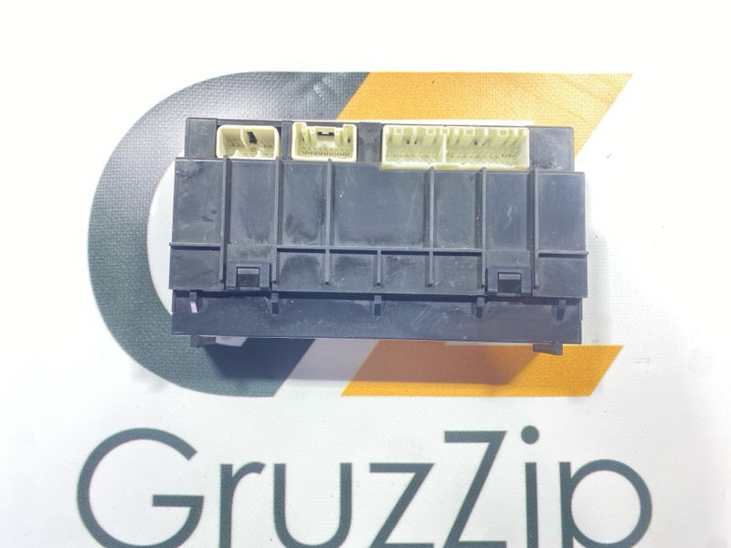 Блок управления климат контролем Toyota Land Cruiser Cygnus UZJ100W 2UZ-FE 1999 (б/у)