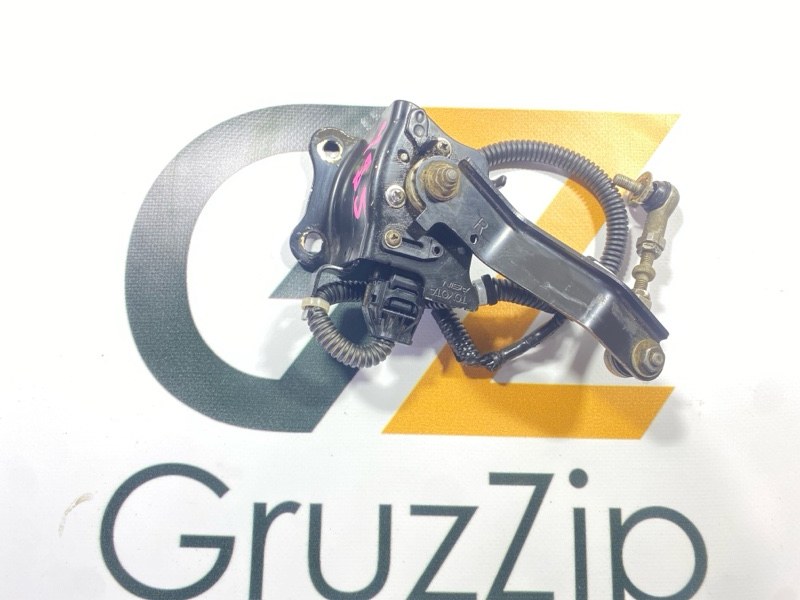 Датчик высоты дорожного просвета Toyota Land Cruiser Cygnus UZJ100W 2UZ-FE 1999 передний правый (б/у)