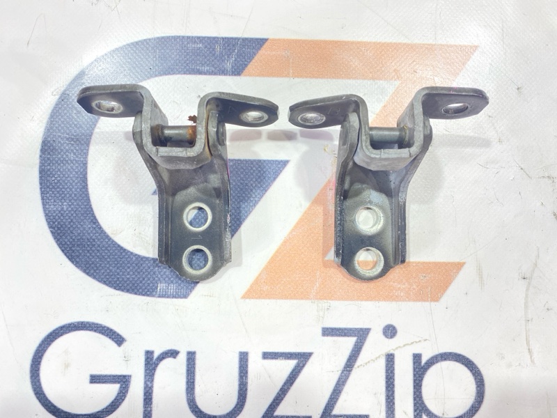 Петля двери Toyota Land Cruiser Cygnus UZJ100W 2UZ-FE 1999 передняя правая (б/у)