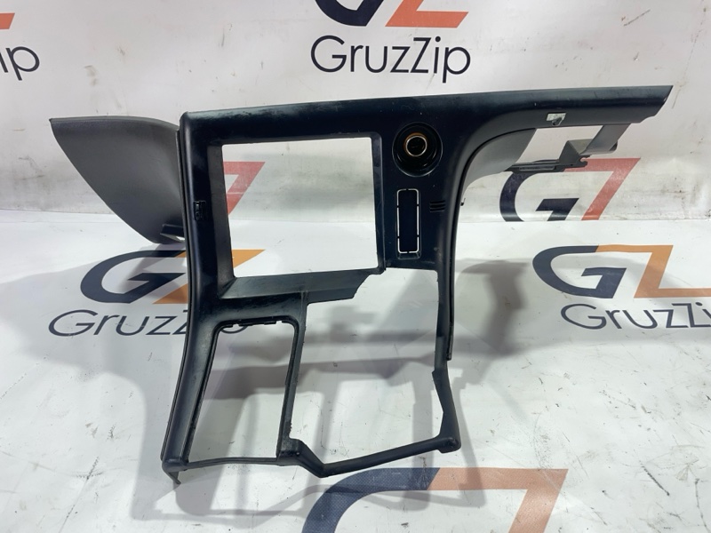Консоль под магнитолу Isuzu Giga CYJ51W5 6WF1 2004 (б/у)