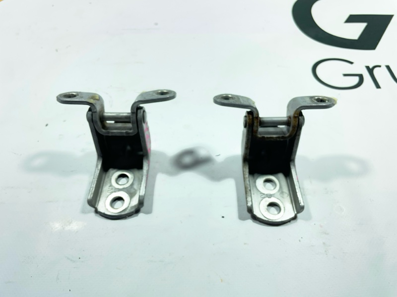 Петля двери Nissan Skyline Crossover NJ50 VQ37 2010 передняя правая (б/у)