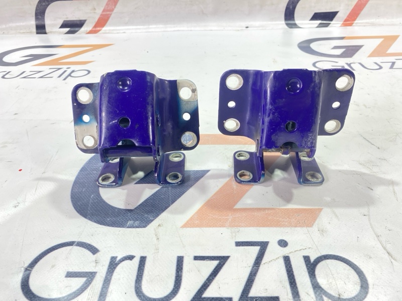 Петля двери Isuzu Giga CYJ77W6 6UZ1 2006 правая (б/у)