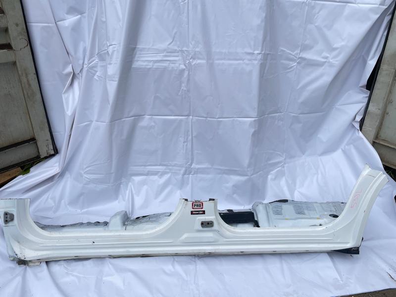Порог кузовной Toyota Sequoia USK65 3URFE 2010 левый (б/у)
