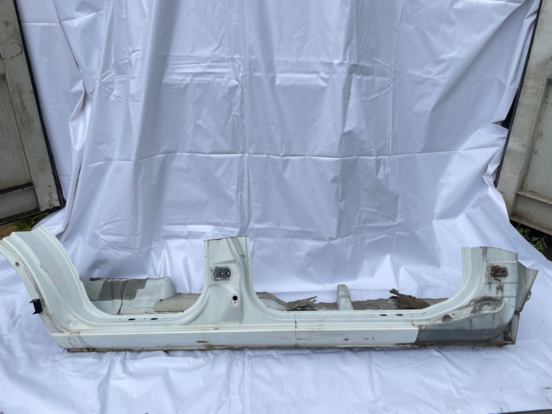 Порог кузовной Nissan Safari WGY61 TB45E 1998 (б/у)