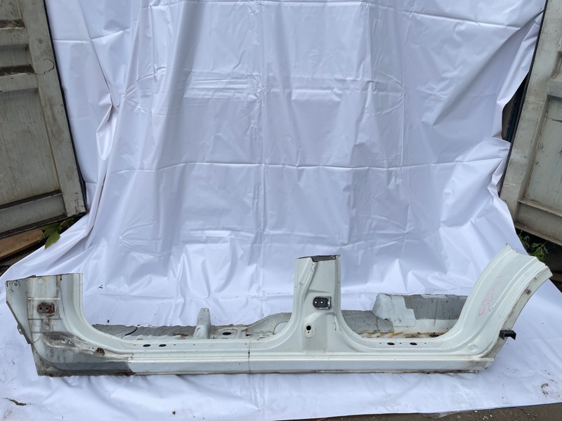 Порог кузовной Nissan Safari WGY61 TB45E 1998 левый (б/у)