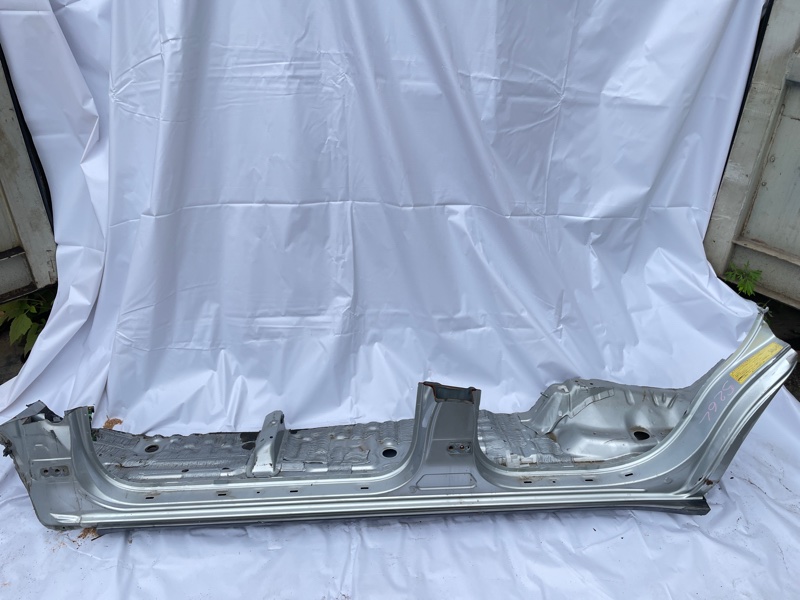 Порог кузовной Toyota Land Cruiser Prado VZJ120W 5VZ-FE 2004 левый (б/у)