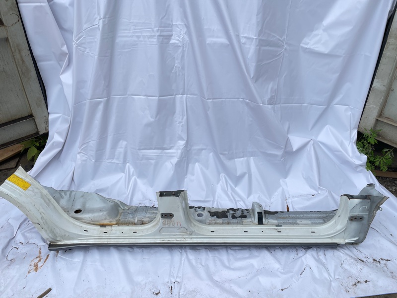 Порог кузовной Toyota Land Cruiser Prado GRJ120W 1GR-FE 2007 правый (б/у)