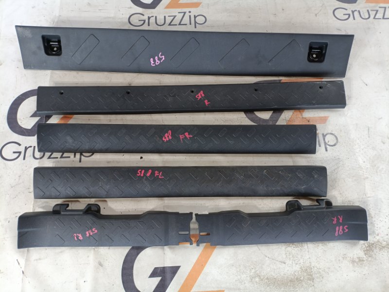 Накладка на порог Toyota FJ Cruiser GSJ15 1GR-FE 2008 (б/у)