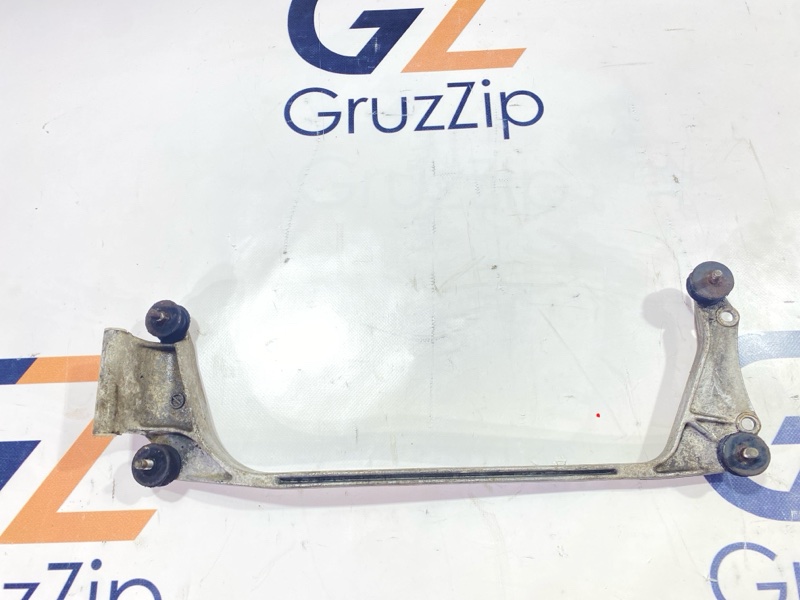 Крепление фары Isuzu Giga CYJ51W5 6WF1 2004 правое (б/у)