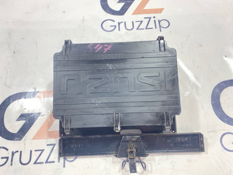 Блок предохранителей Isuzu Giga CYJ51W5 6WF1 2004 (б/у)