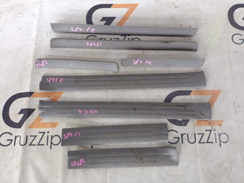 Накладка на порог Toyota 4Runner UZN215L 2UZ-FE 2004 (б/у)