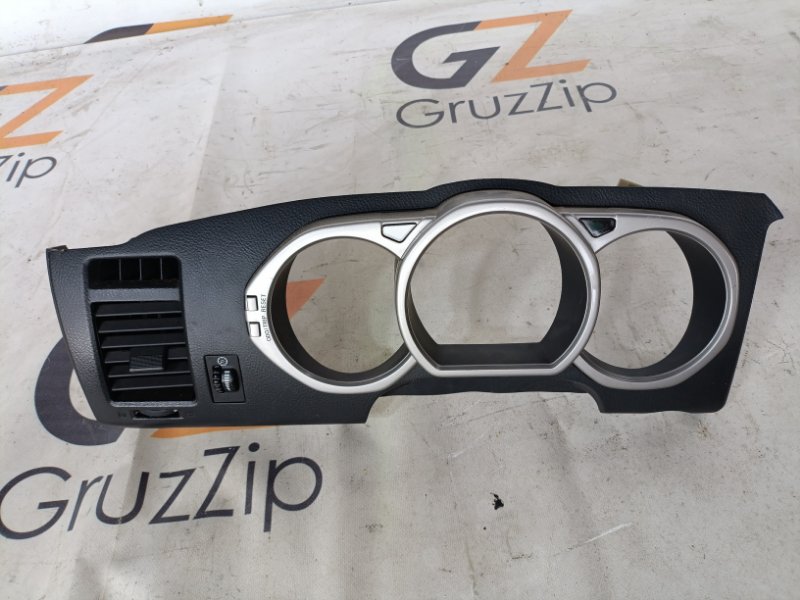 Консоль панели приборов Toyota 4Runner UZN215L 2UZ-FE 2004 (б/у)