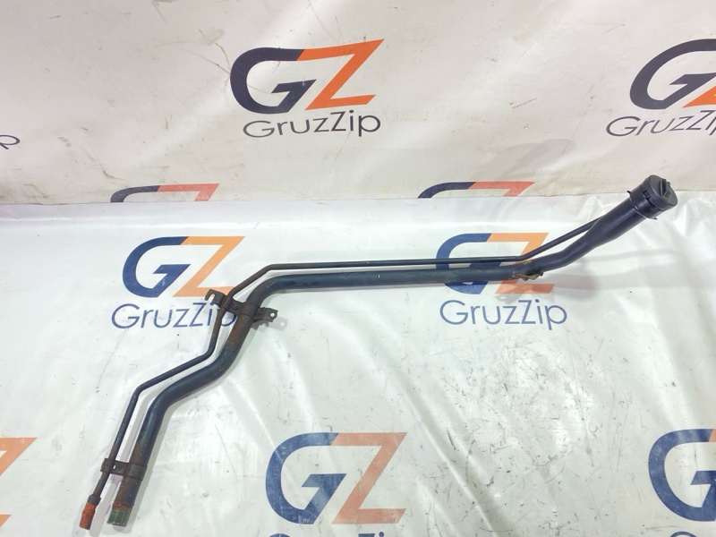 Горловина топливного бака Toyota Land Cruiser Cygnus UZJ100W 2UZ-FE 2002 (б/у)