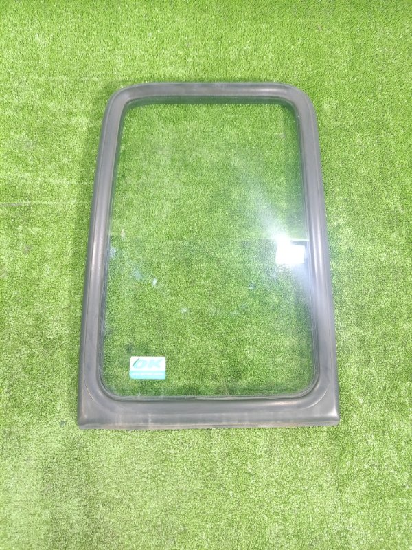 Стекло боковое Isuzu Forward FRR33K4 6HH1 1997 правое (б/у)