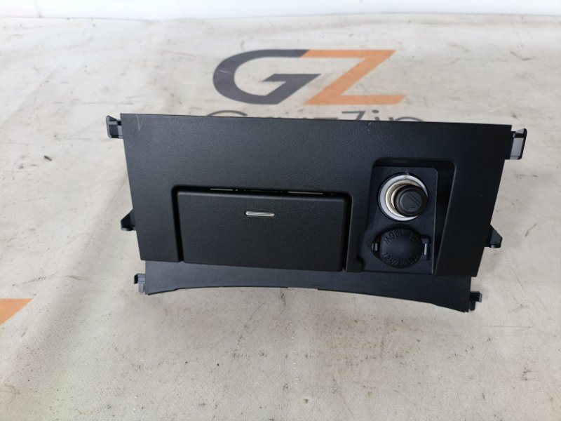 Пепельница Toyota Land Cruiser URJ202W 1UR-FE 2014 (б/у)