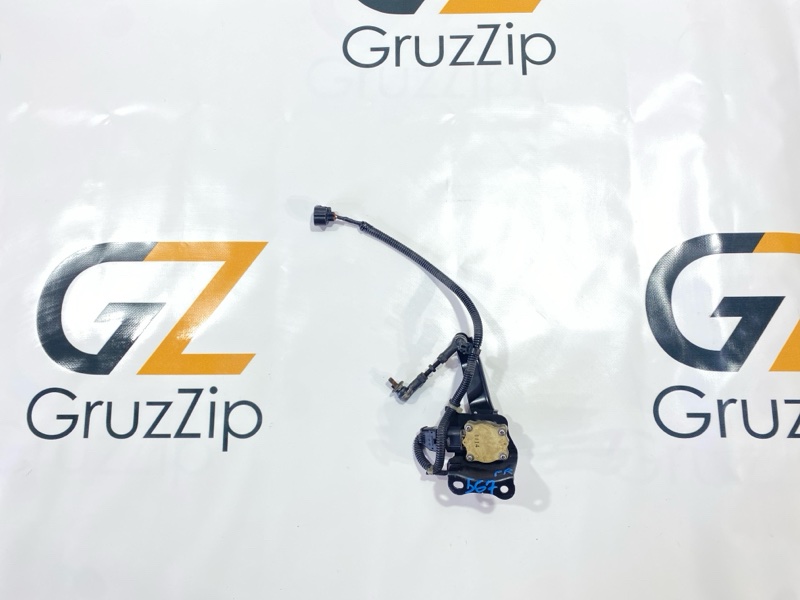 Датчик высоты дорожного просвета Toyota Land Cruiser Cygnus UZJ100W 2UZ-FE 2002 передний правый (б/у)