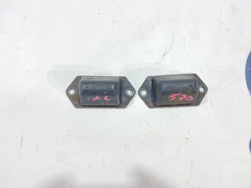 Отбойник моста Toyota Land Cruiser UZJ100W 2UZ-FE 2004 задний (б/у)